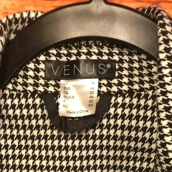 Women’s Crop Blazer - Picture 2 of 16